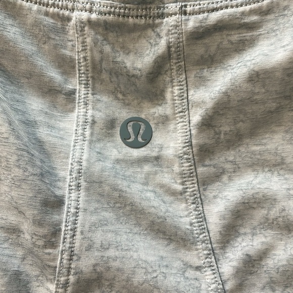 Lululemon NWOT Muscle Love Crop Tank Tough Grey Size 6 - Picture 3 of 9